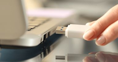 次のポストを表す選択画像 - USBメモリは抜いても大丈夫？